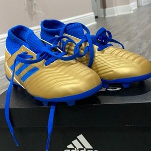 Brand new little kids soccer shoes size 1